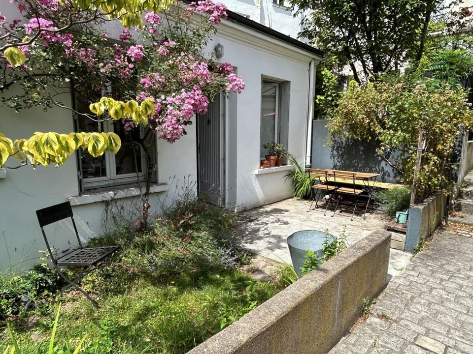 Property building, Patio, Spring, Day, Garden, Garden view