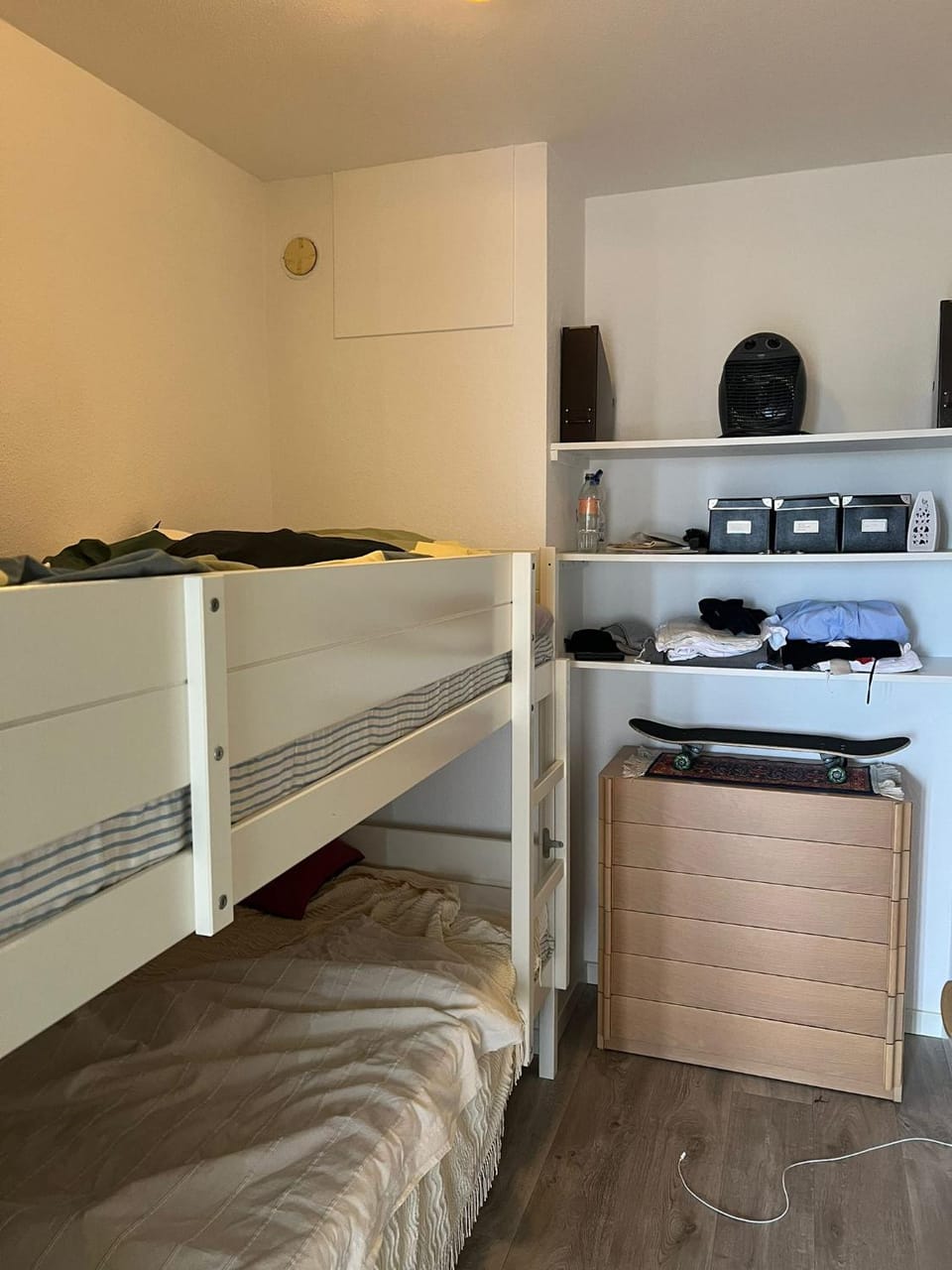 Bedroom, bunk bed
