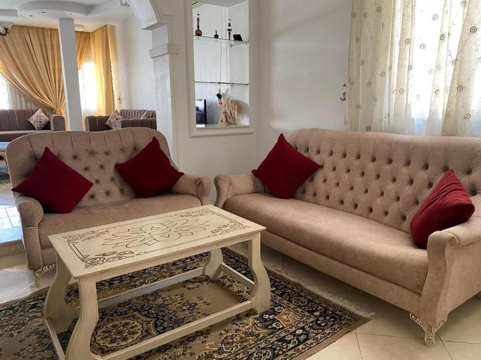 Living room, Seating area