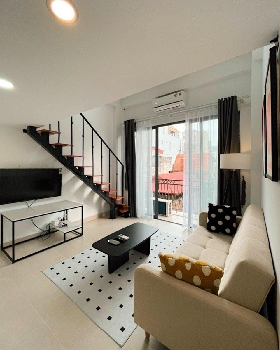 TV and multimedia, Living room, Seating area, air conditioner