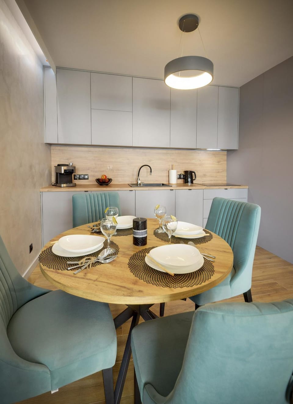 Coffee/tea facilities, Kitchen or kitchenette, Living room, Seating area