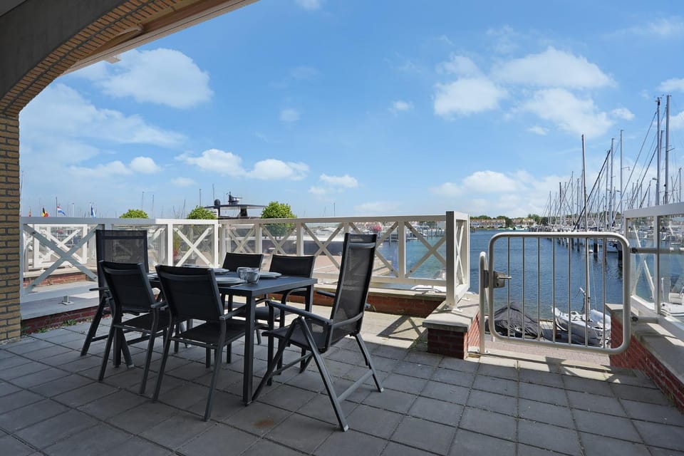 Patio, Balcony/Terrace, Living room, Seating area, Dining area