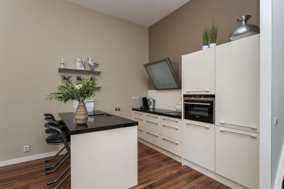 Kitchen or kitchenette, oven