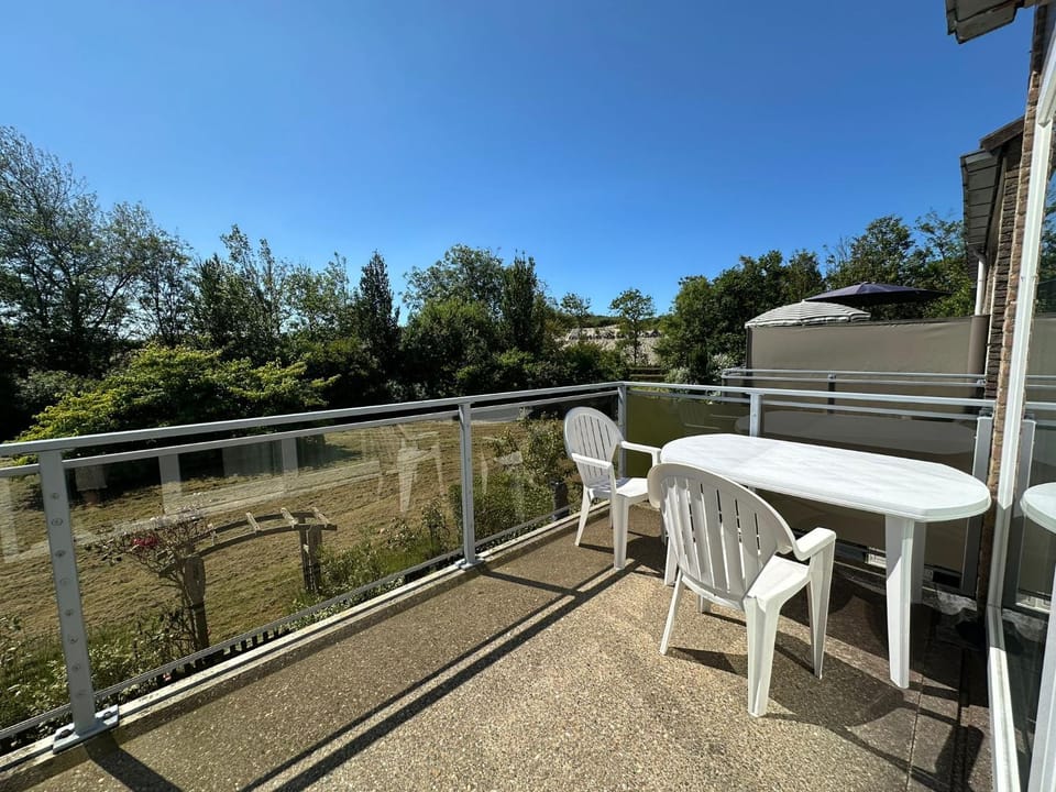 View (from property/room), Balcony/Terrace, Dining area