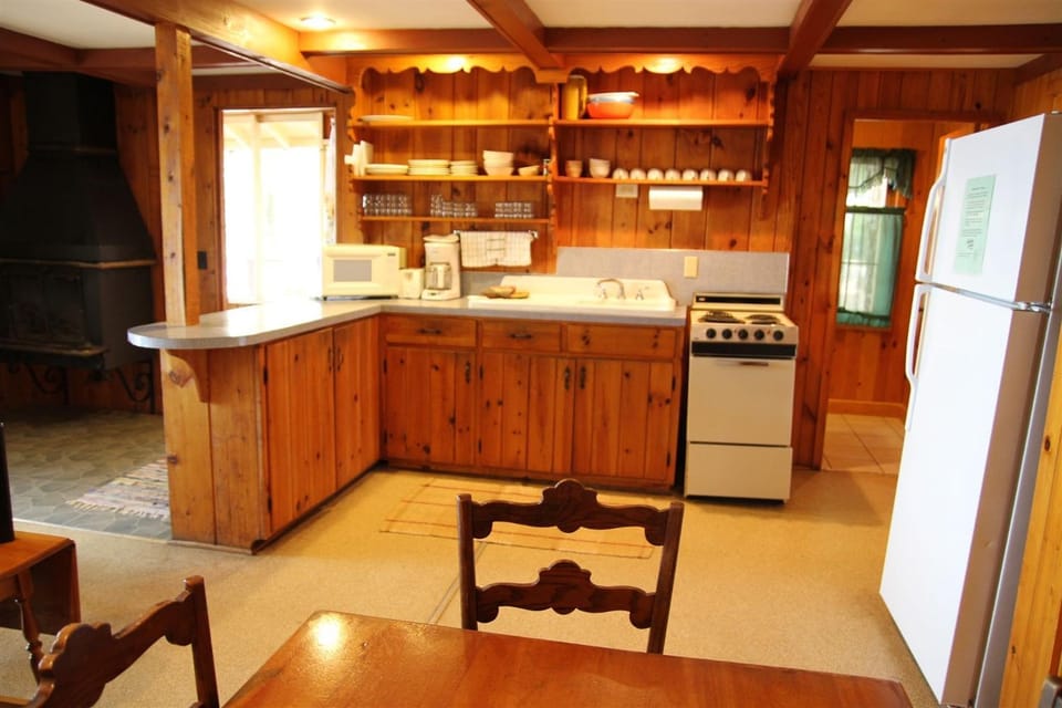 Kitchen or kitchenette, minibar, pet friendly, stove