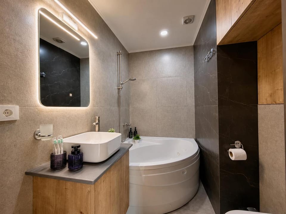 Shower, Toilet, Bathroom, Bath, towels, VIP