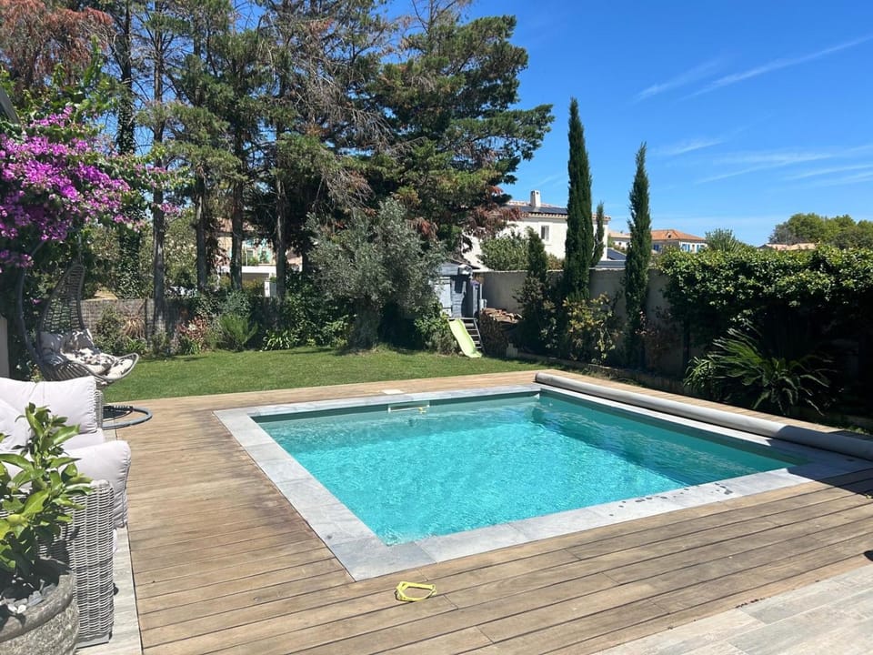 Maison paisible toute équipée, piscine chauffée Villa in Occitanie