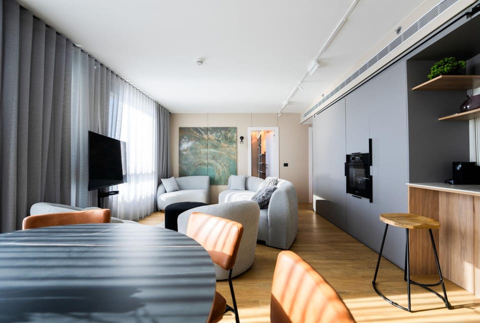 Communal lounge/ TV room, TV and multimedia, Living room, Seating area