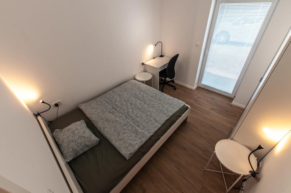 Bed, Photo of the whole room, Inner courtyard view