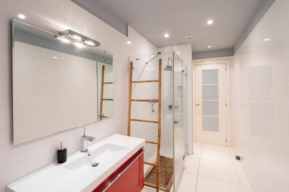 Bathroom, Living room