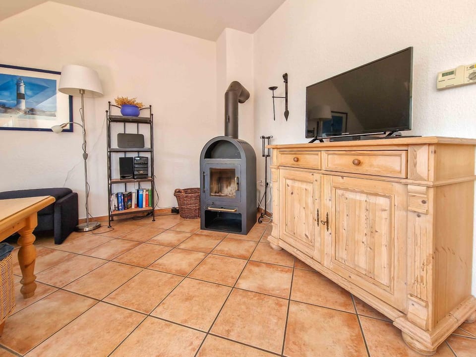 TV and multimedia, Living room, fireplace