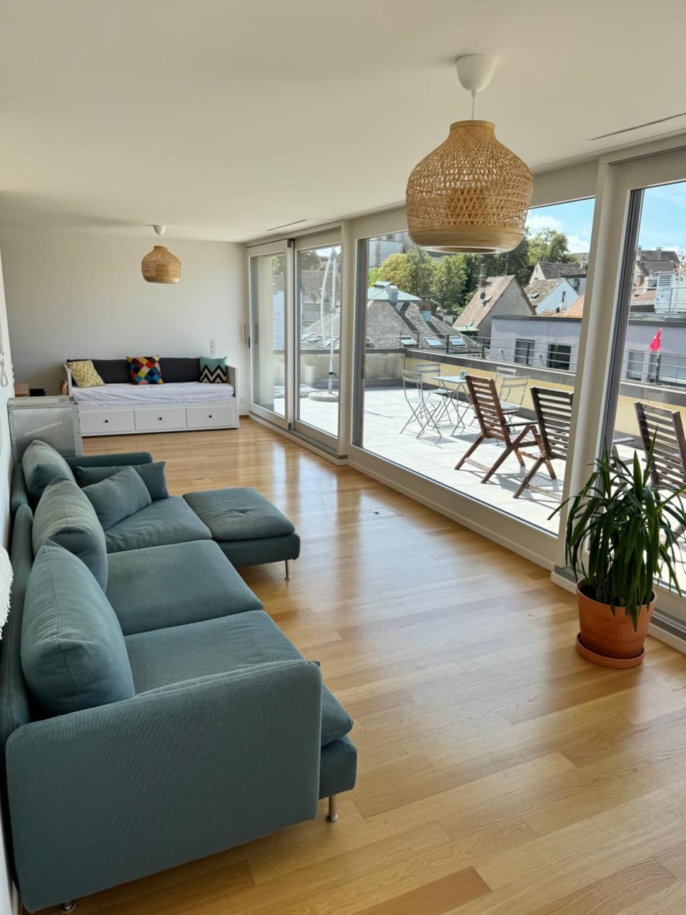 View (from property/room), Balcony/Terrace, Living room, City view