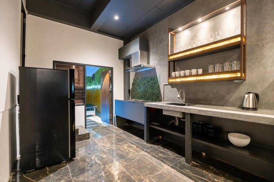 Kitchen or kitchenette, Photo of the whole room, stove