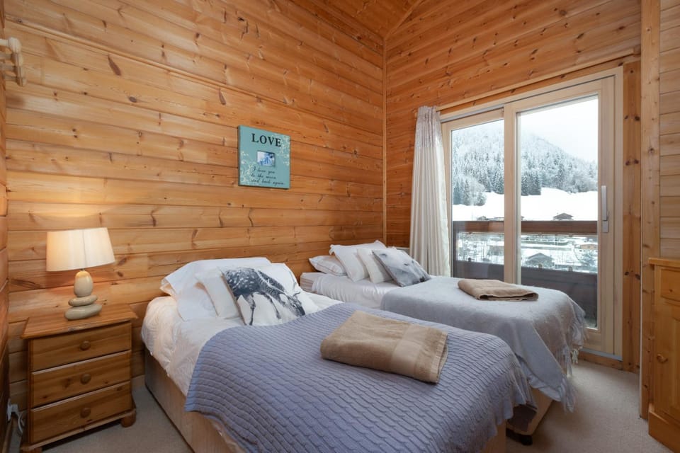Chalet Le Saint Georges, Morzine, proche centre Chalet in Montriond