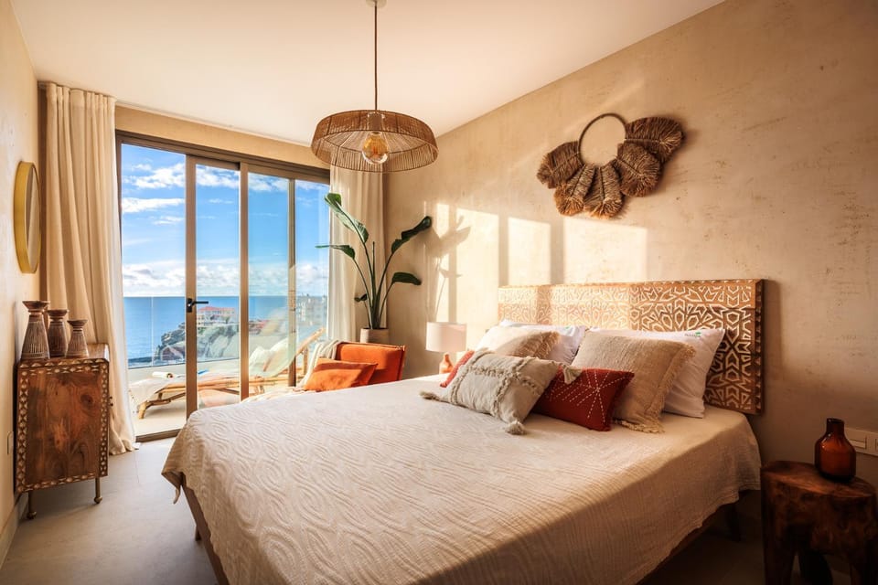 Bed, Photo of the whole room, Decorative detail, Bedroom