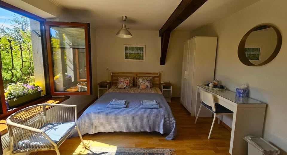 Kitchen or kitchenette, Food and drinks, Food