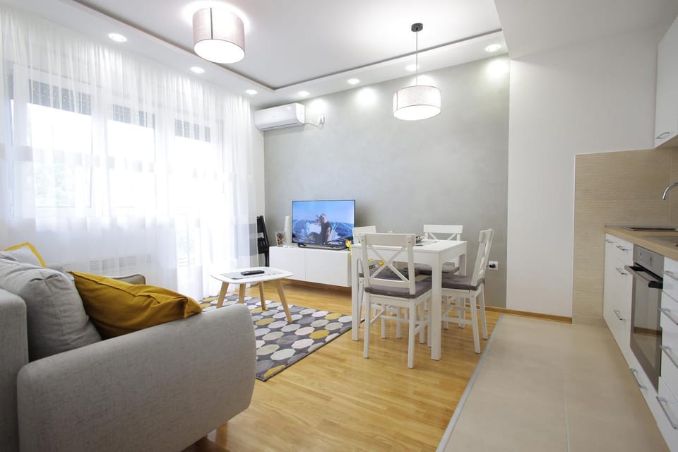 TV and multimedia, Kitchen or kitchenette, Living room, Dining area