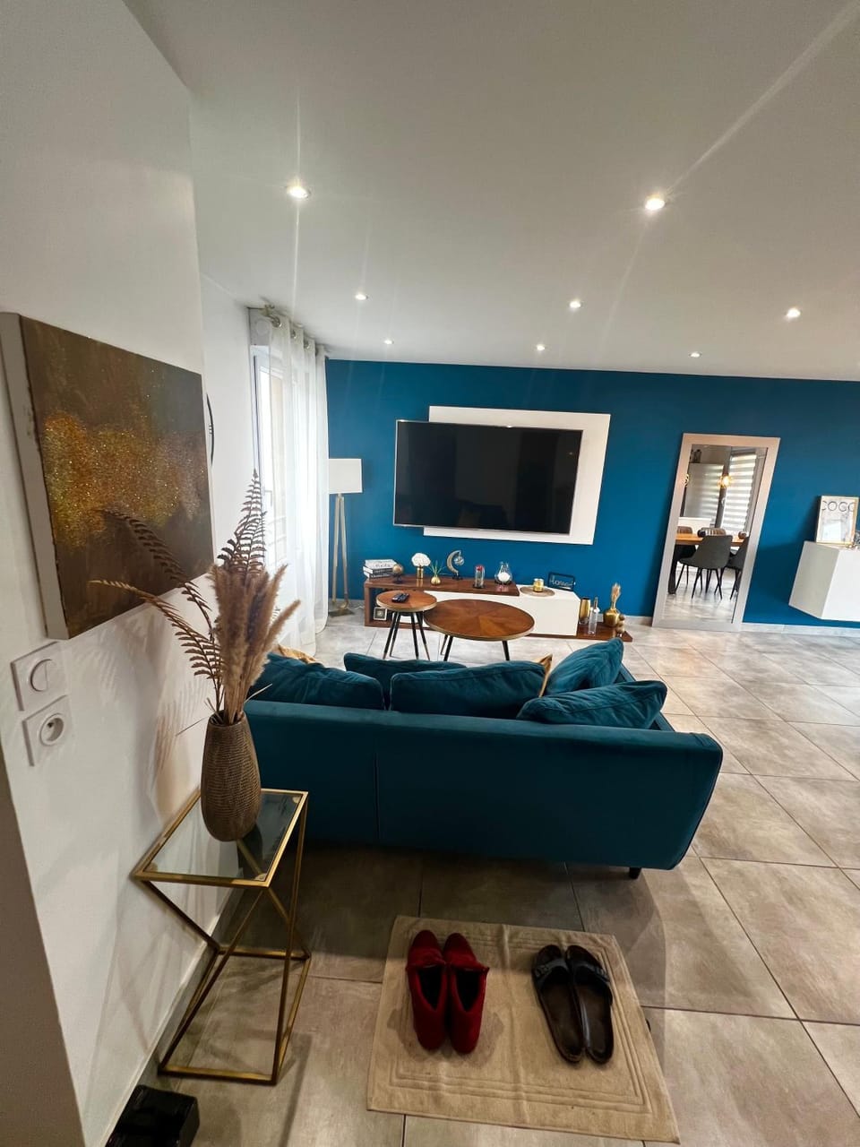 Luxueux appartement design architecte tout équipés 85m2 sur 2 niveaux plus 2 terrasses de 15m2 dans résidence privé Apartment in Marseille