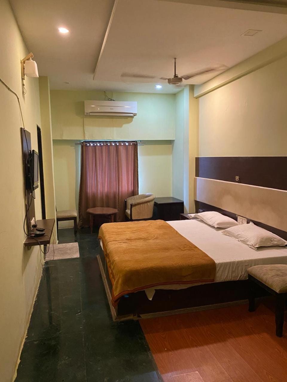 Bed, TV and multimedia, Photo of the whole room, Bedroom, air conditioner