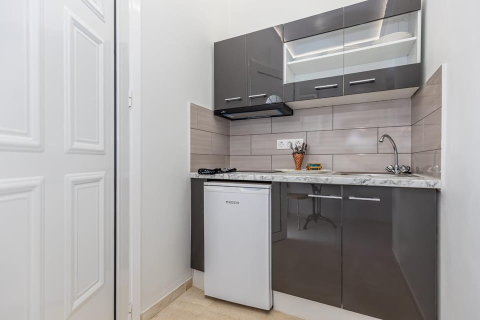 Kitchen or kitchenette, stove