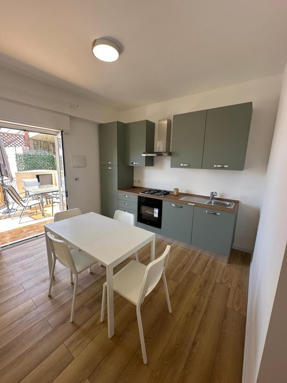 Communal lounge/ TV room, Kitchen or kitchenette, Dining area, minibar, oven