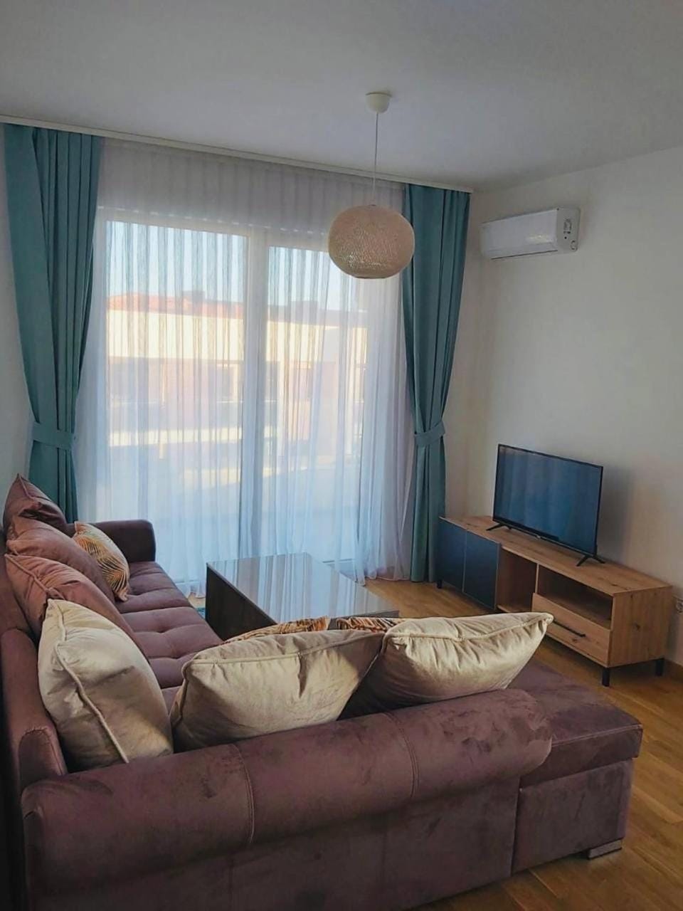 Communal lounge/ TV room, air conditioner