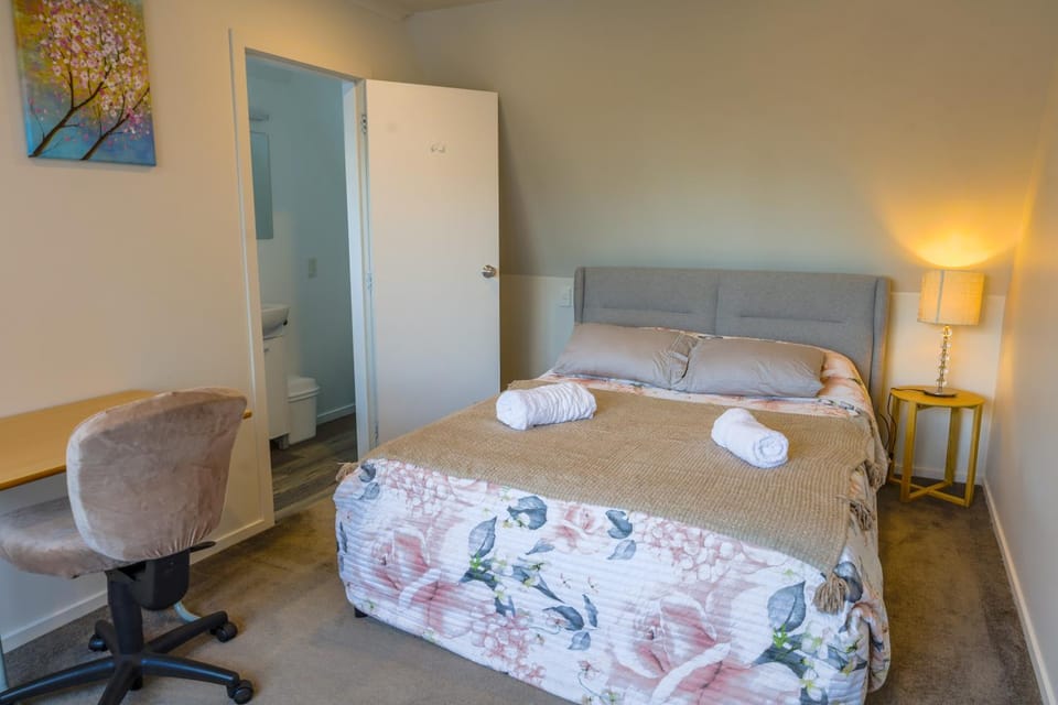 Shower, Bed, Bathroom, Bedroom, wardrobe