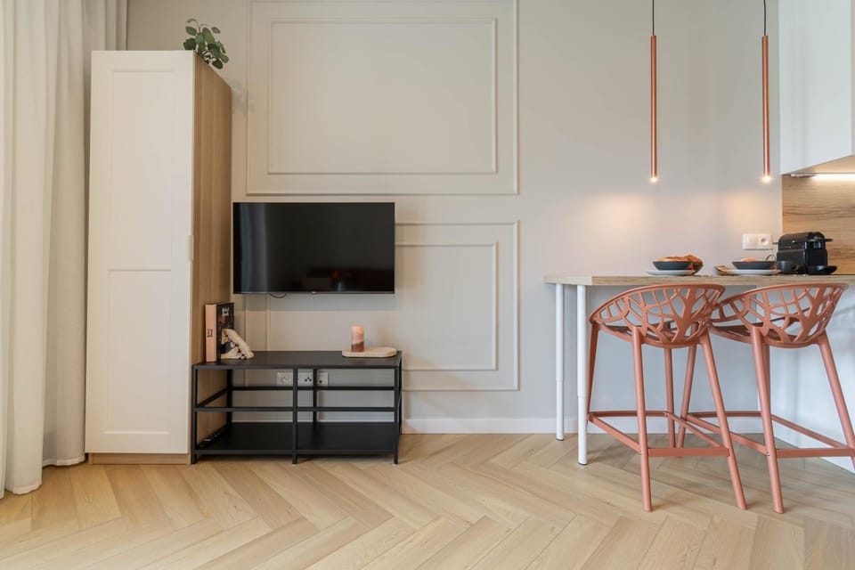 TV and multimedia, Kitchen or kitchenette, Living room, Seating area, wardrobe