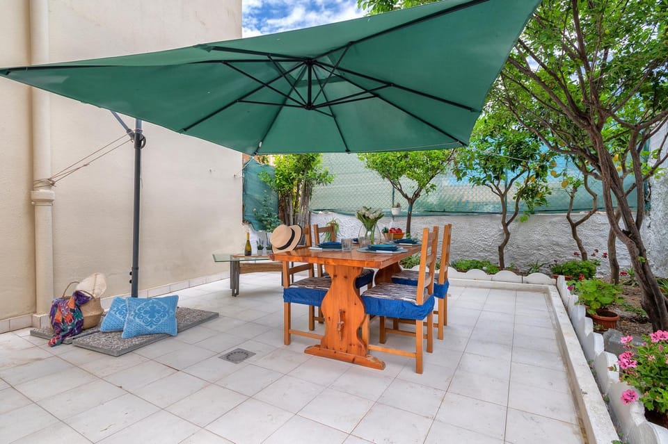Spring, Day, Seating area, Garden view