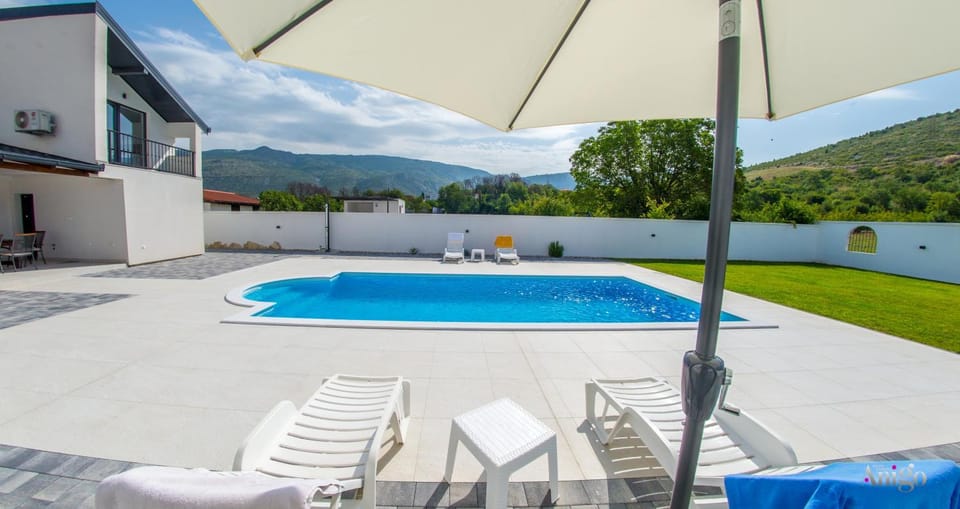 Mountain view, Swimming pool, sunbed