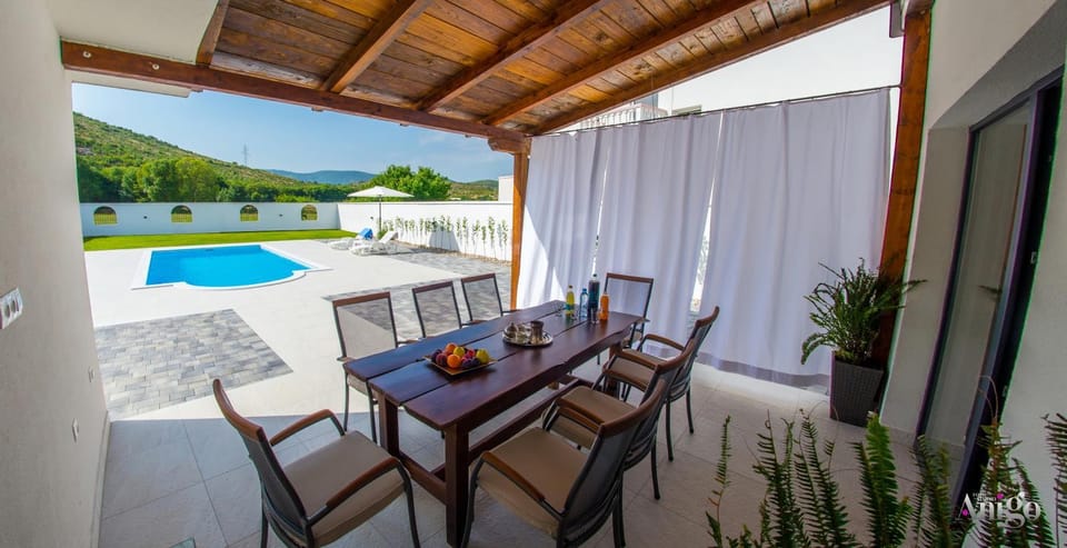 Patio, Dining area, Mountain view, Pool view, Swimming pool, sunbed