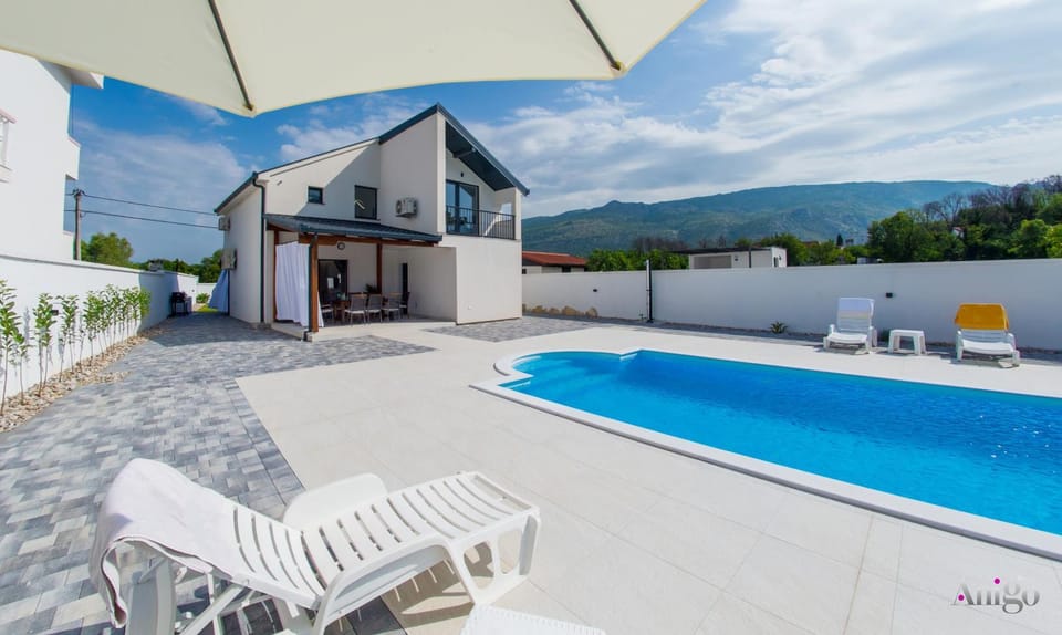Property building, Mountain view, Swimming pool, sunbed