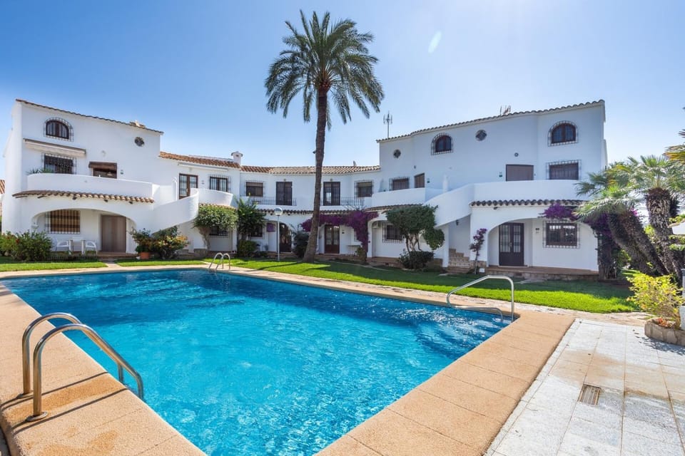 Gorgeous, sunny apartment with mountain views Apartment in Marina Alta