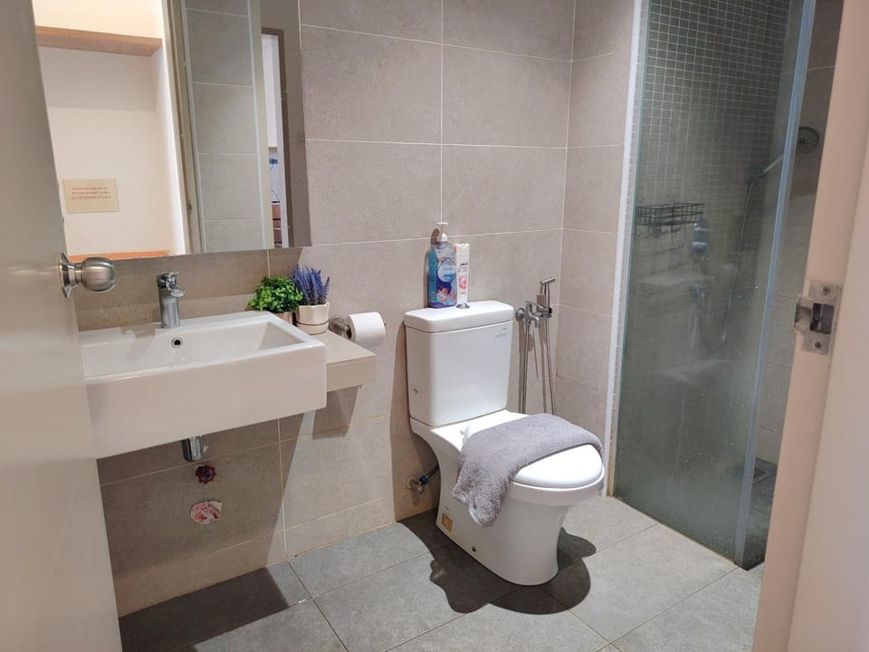 Bali Melaka Full SeaView WaterPark 1-5Pax 5minJonker HERMES ALLEY Projector Apartment in Malacca