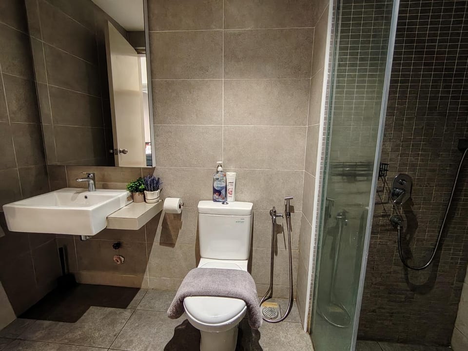 Bali Melaka Full SeaView WaterPark 1-5Pax 5minJonker HERMES ALLEY Projector Apartment in Malacca