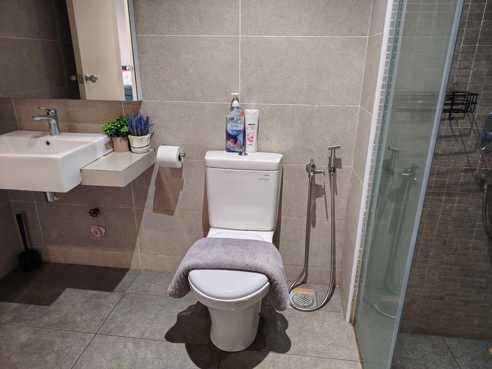 Bali Melaka Full SeaView WaterPark 1-5Pax 5minJonker HERMES ALLEY Projector Apartment in Malacca