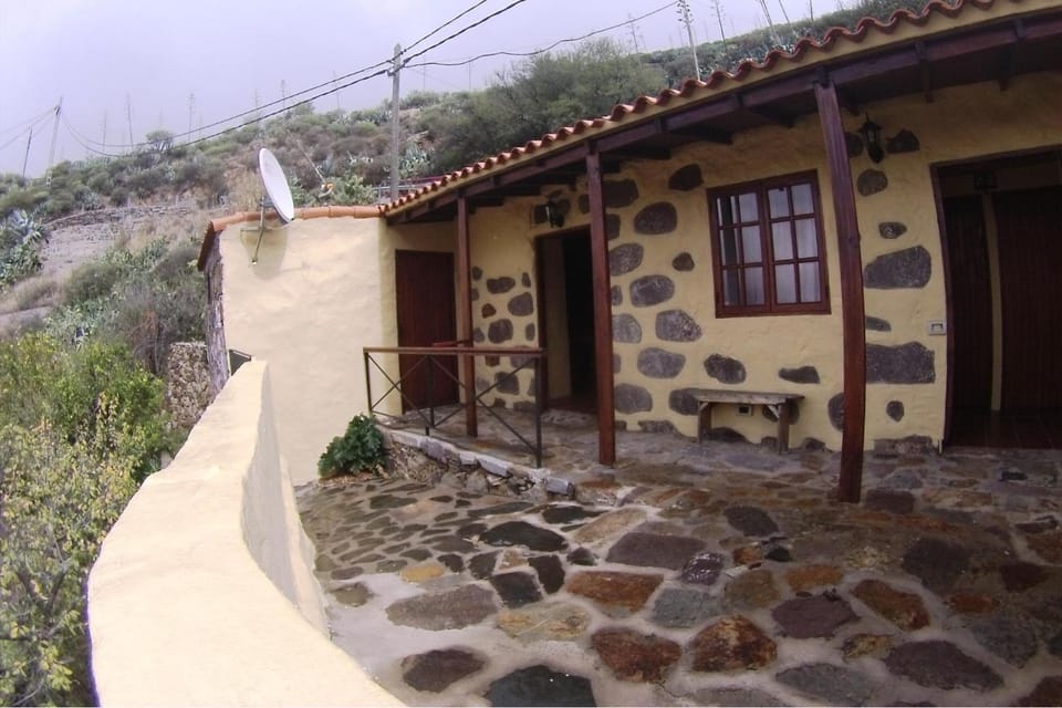 House Sleeps6-Parking-Garden-Pool in summer-Pet Villa in Gran Canaria