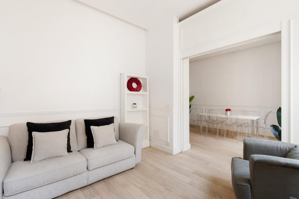 Bed, Living room, Photo of the whole room, Seating area