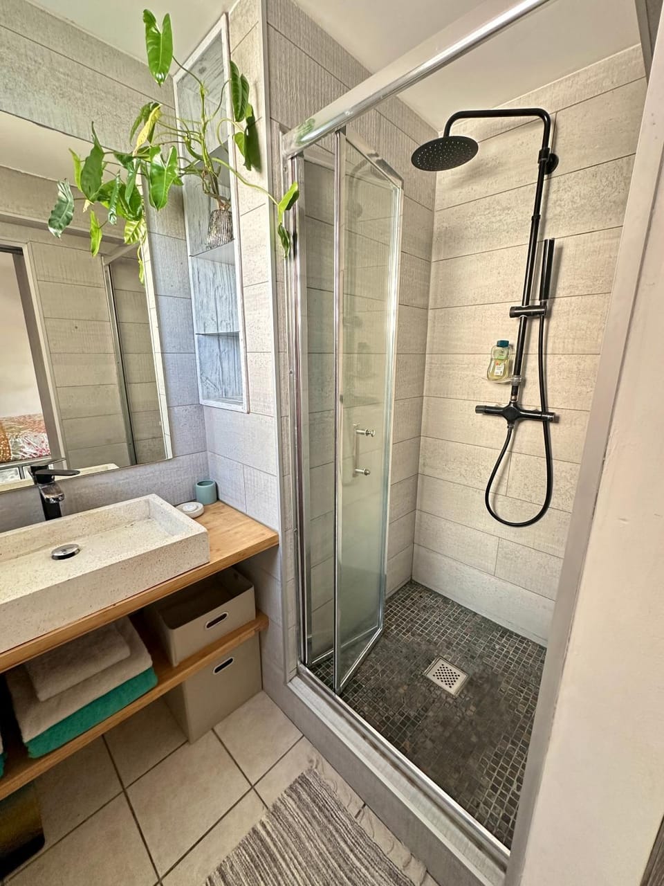 Shower, Bathroom, towels