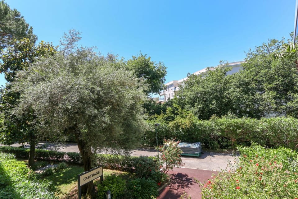 Studio in Antibes with AC Terrace & Pool - BENAKEY Apartment in Antibes