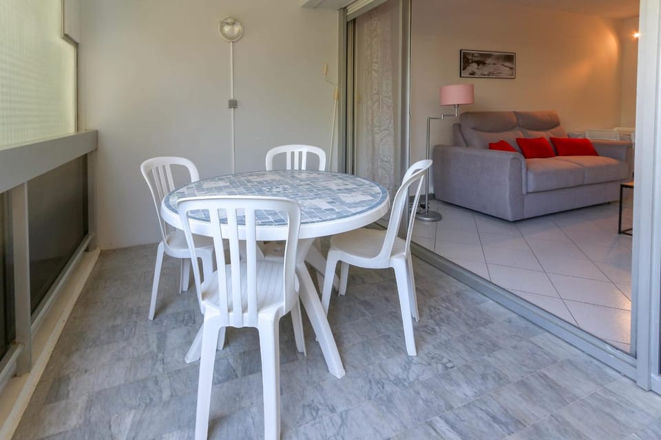Studio in Antibes with AC Terrace & Pool - BENAKEY Apartment in Antibes
