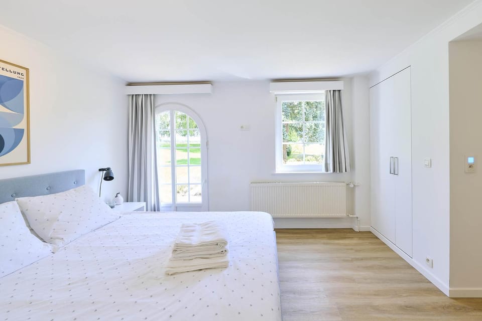 Bed, Photo of the whole room, Bedroom, towels, wardrobe