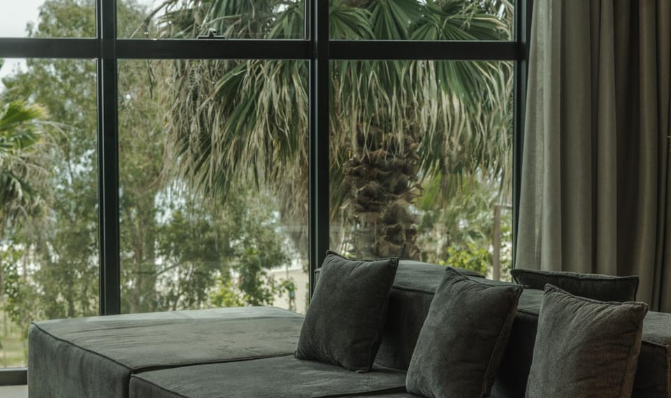 Natural landscape, Garden, View (from property/room), Living room, Seating area, City view, Garden view, Sea view