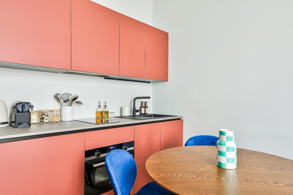 Coffee/tea facilities, Kitchen or kitchenette, stove, toaster