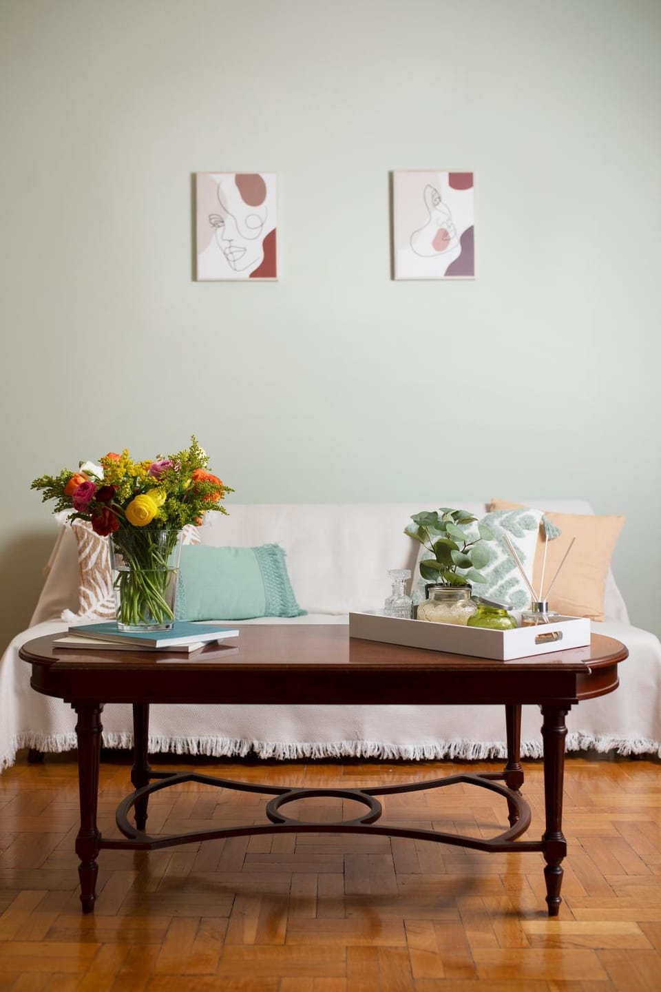 Living room, Seating area