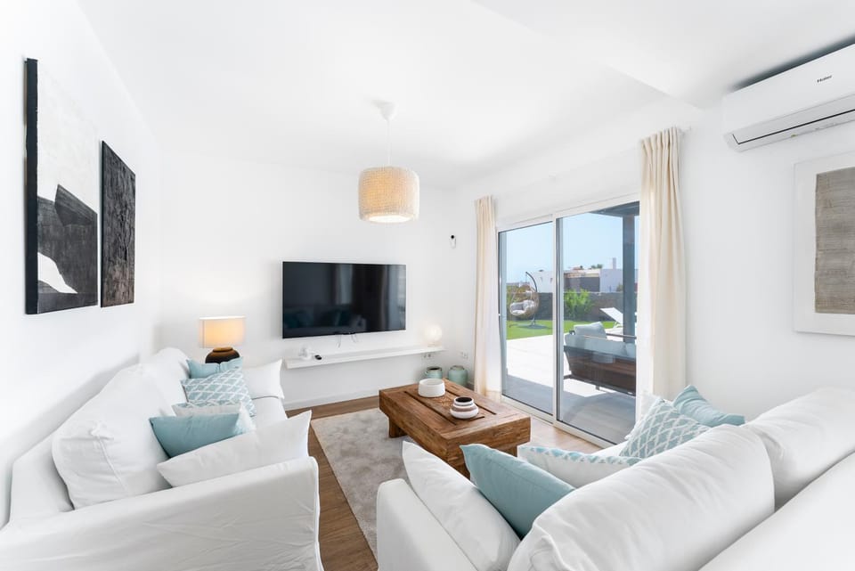 Communal lounge/ TV room, TV and multimedia, air conditioner