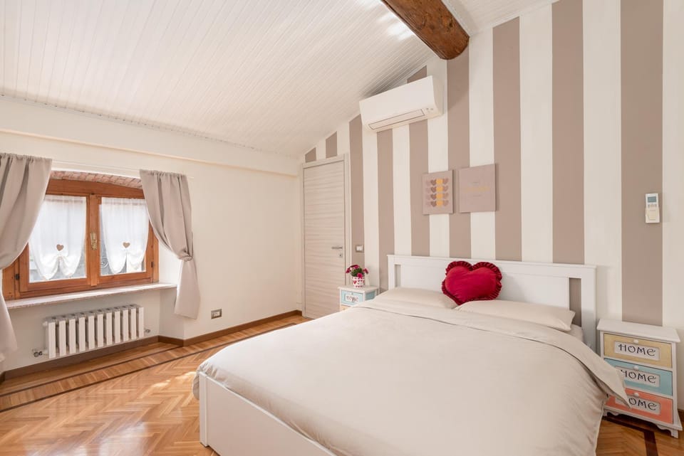 Bed, Bedroom, heating, air conditioner