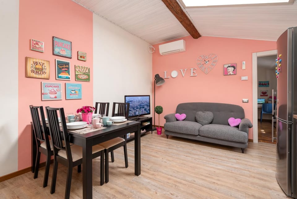 TV and multimedia, Living room, Seating area, Dining area