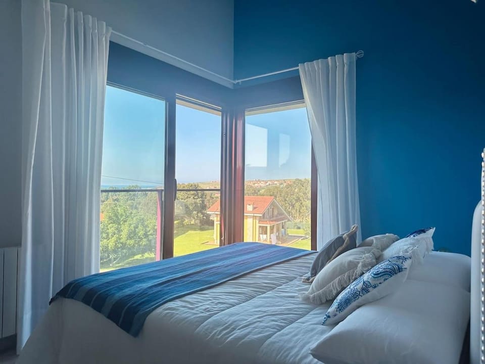 Bed, Natural landscape, Photo of the whole room