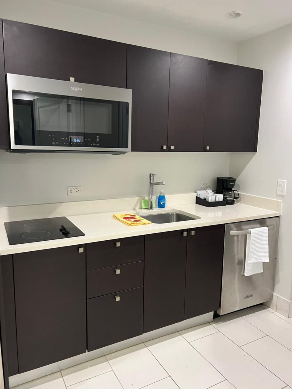 Doral Pool 404 by Wave Properties Apartment in Doral